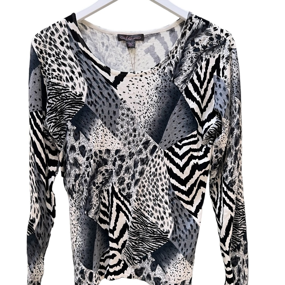 NWT Metric Black & White Animal Print Stretch Top Size M